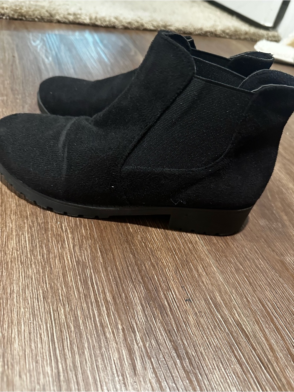 Classic Women's Black Chelsea Booties